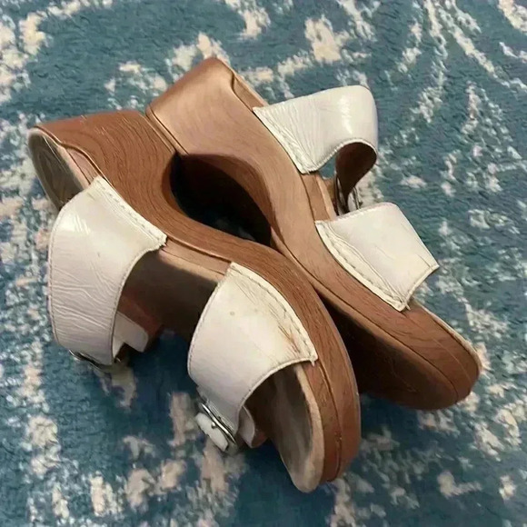 Dansko white patent leather slip on buckle sandals 41 - Picture 2 of 7